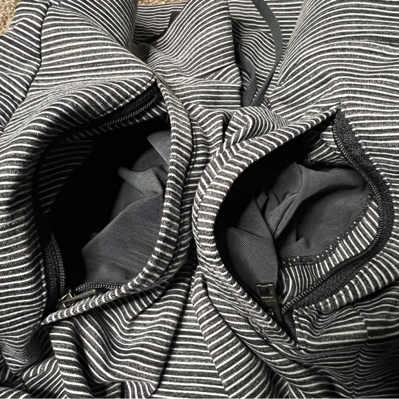 NWOT ATHLETA Striped Size Small Tennis Modern Metro Skort Zip Pockets - Gray - Picture 7 of 11